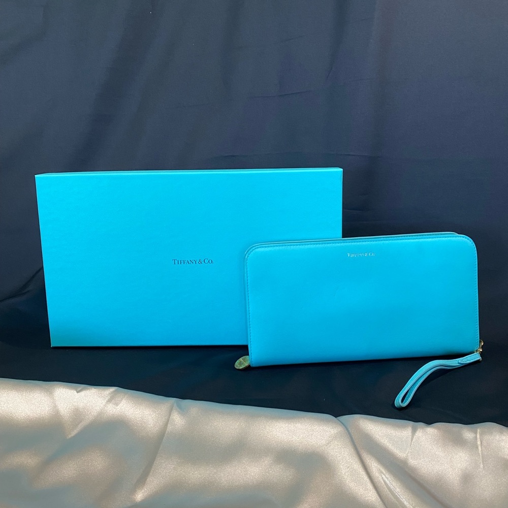 TIFFANY & CO. Extra Large Travel Zip Around Wristlet/Wallet Classic Tiffany Blue